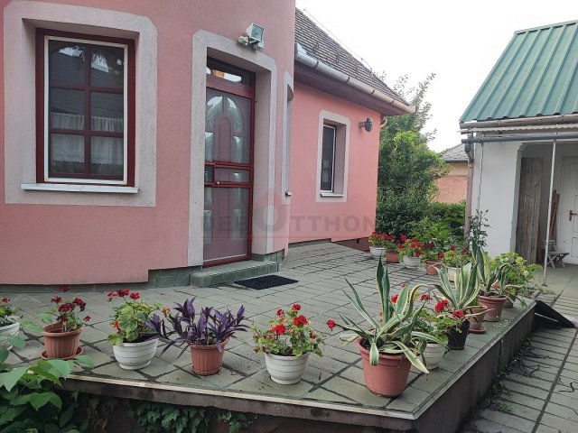 Eladó családi ház, Berettyóújfaluban 109 M Ft, 5 szobás