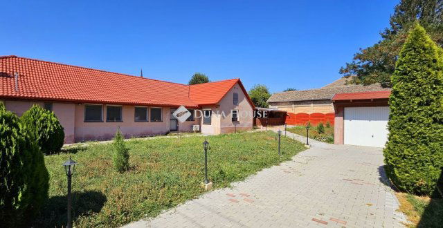 Eladó családi ház, Bátaszéken 22.99 M Ft, 4 szobás