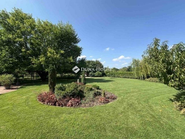 Eladó családi ház, Kecskeméten 224.9 M Ft, 7 szobás