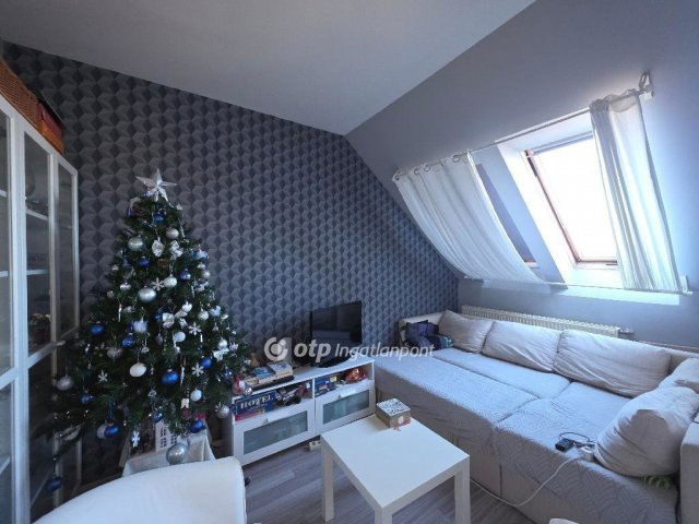 Eladó téglalakás, Pápán 58.5 M Ft, 2+2 szobás