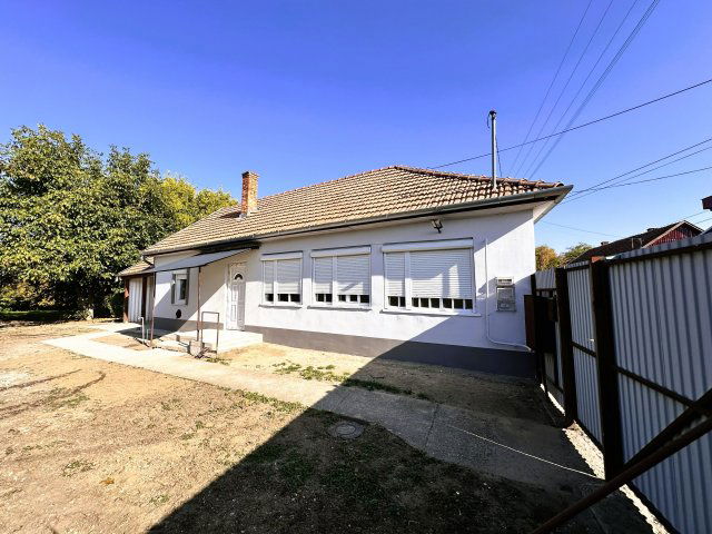 Eladó családi ház, Sarkadon 12.5 M Ft, 2 szobás