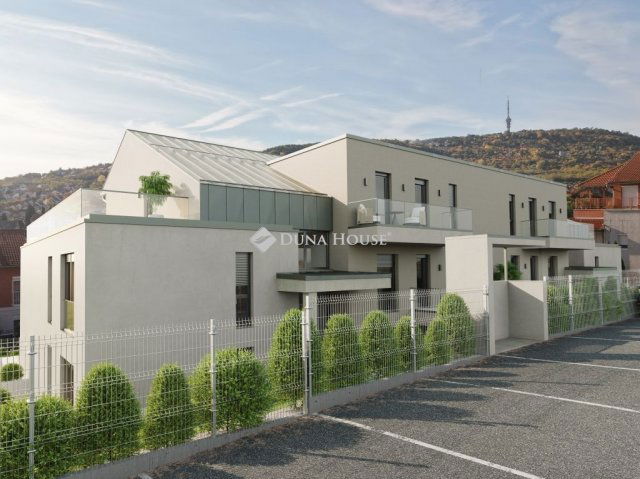 Eladó téglalakás, Pécsett 60.5 M Ft, 2 szobás