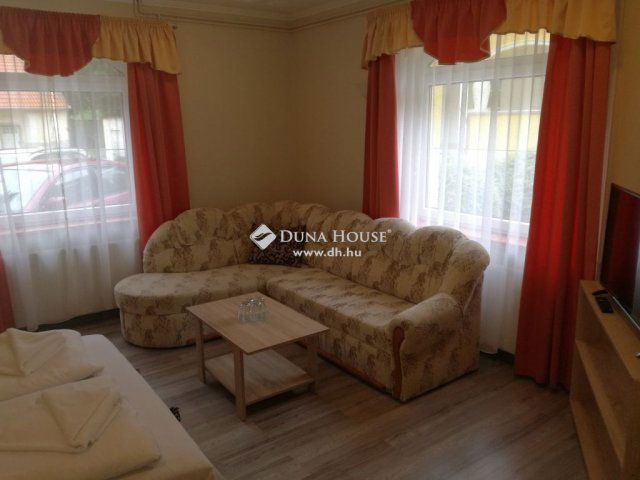 Eladó hotel, Dédestapolcsányban 125 M Ft, 2 szobás