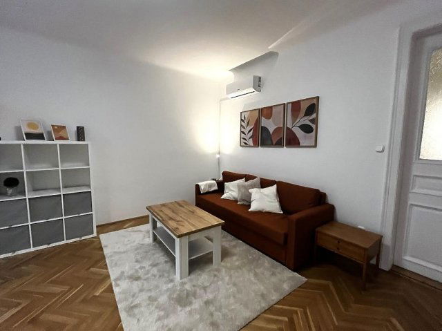 Kiadó téglalakás, albérlet, VI. kerületben, Andrássy úton