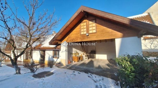 Eladó családi ház, Papkeszin 124.9 M Ft, 7 szobás