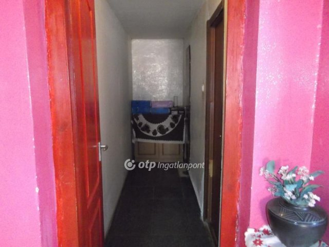 Eladó családi ház, Zsámbokon 16.2 M Ft, 1+3 szobás