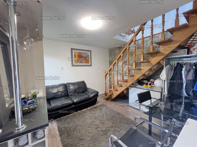 Eladó családi ház, Dunabogdányban 47.9 M Ft, 2 szobás