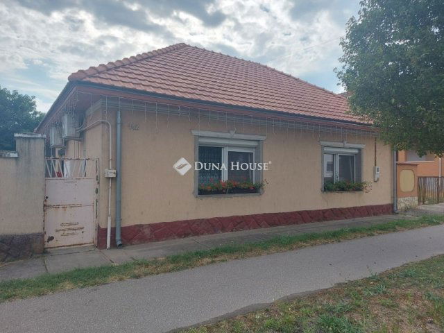 Eladó családi ház, Izsákon 41 M Ft, 3 szobás