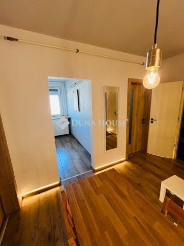 Eladó panellakás, Budapesten, III. kerületben 74 M Ft, 2 szobás