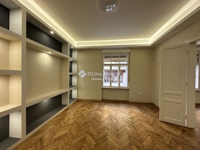 Kiadó téglalakás, albérlet, Pécsett 300 E Ft / hó, 3 szobás