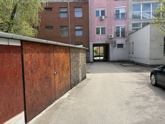 Eladó garázs, Hódmezővásárhelyen 7.5 M Ft