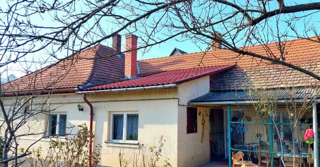 Eladó családi ház, Balatonendréden 69 M Ft, 10 szobás