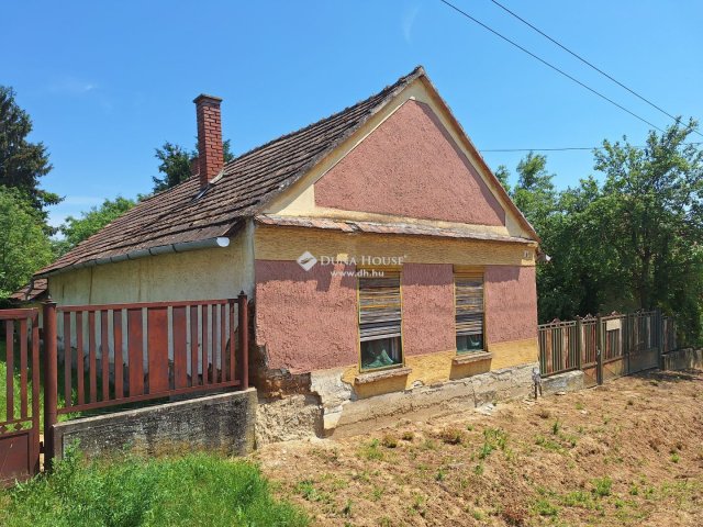 Eladó családi ház, Csehiben 3.9 M Ft, 1 szobás