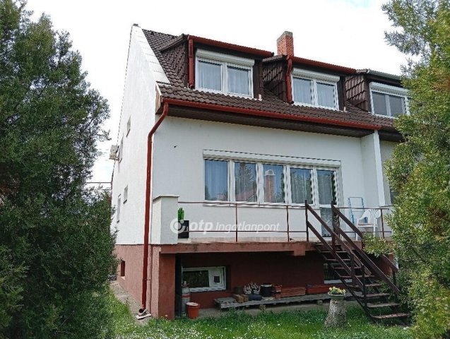 Eladó ikerház, Veszprémben 148.9 M Ft, 4 szobás