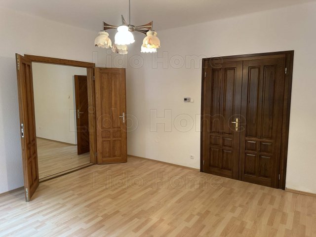 Eladó családi ház, Siófokon 143 M Ft, 6 szobás
