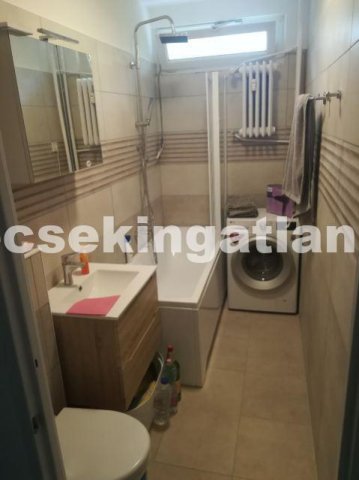 Kiadó panellakás, albérlet, Pécsett 180 E Ft / hó, 2 szobás