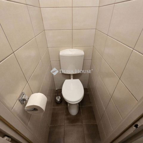 Eladó panellakás, Kecskeméten 66.9 M Ft, 3 szobás