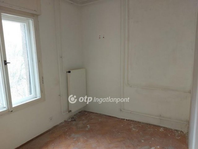 Eladó családi ház, Pécsett 73.8 M Ft, 4 szobás