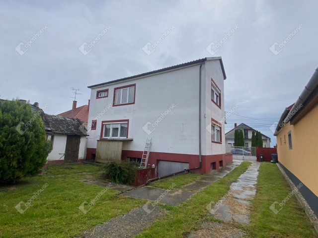 Eladó családi ház, Dunakilitin 89.9 M Ft, 7 szobás