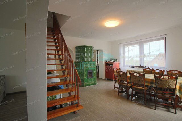 Eladó családi ház, Győrújbaráton 75.999 M Ft, 5 szobás