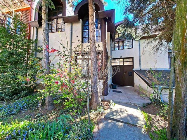 Eladó családi ház, Vácon, Barabás Miklós utcában 160 M Ft