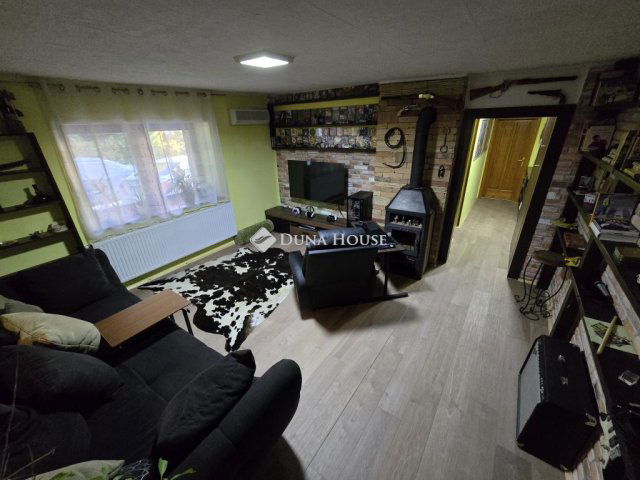 Eladó családi ház, Vértesbogláron 155 M Ft, 5 szobás