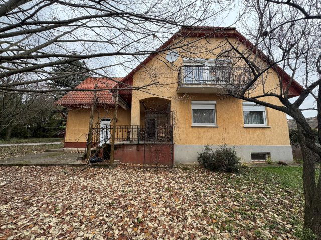 Eladó családi ház, Pécsett 149.9 M Ft, 5 szobás