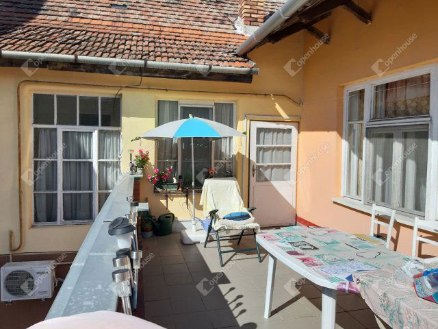 Eladó téglalakás, Szegeden 33.5 M Ft, 1 szobás