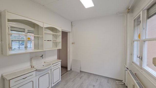 Kiadó üzlethelyiség, Dunaújvárosban, Szórád Márton úton