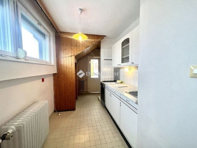 Eladó téglalakás, Veszprémben 54.9 M Ft, 3 szobás