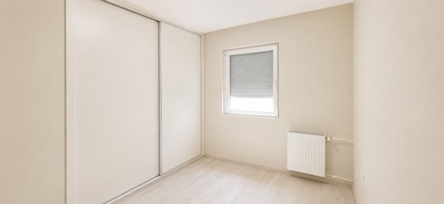Eladó panellakás, Székesfehérvárott 65 M Ft, 1+3 szobás