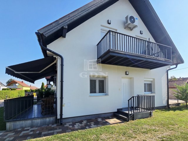 Eladó téglalakás, Balatonmáriafürdőn 75.9 M Ft, 1+2 szobás