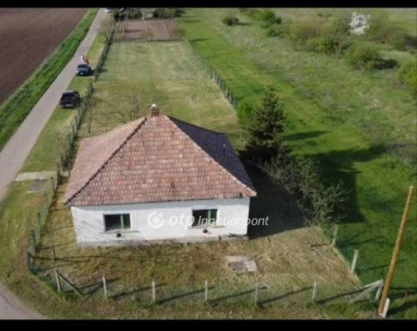 Eladó családi ház, Erdőtelken 6.5 M Ft, 2 szobás