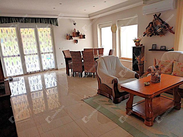 Eladó családi ház, Pannonhalmán 130 M Ft, 5 szobás