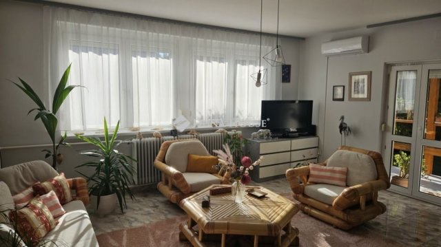 Eladó családi ház, Székesfehérvárott 135 M Ft, 5 szobás