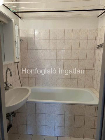 Eladó panellakás, Nyíregyházán 40.9 M Ft, 2+1 szobás