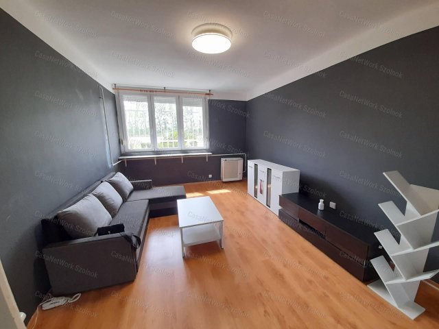 Kiadó téglalakás, albérlet, Szolnokon 120 E Ft / hó, 1 szobás