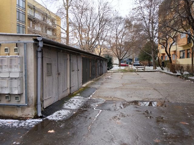 Eladó garázs, Pécsett 8.8 M Ft / költözzbe.hu