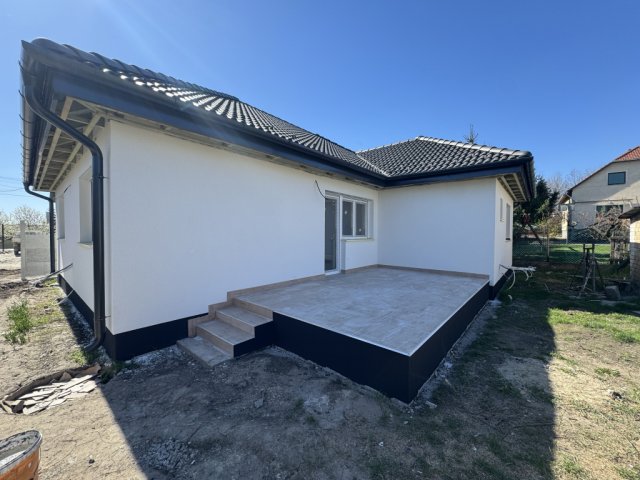 Eladó családi ház, Bicskén 100.5 M Ft, 4 szobás