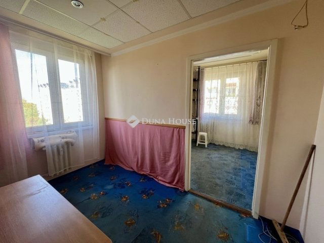 Eladó panellakás, Szegeden 45 M Ft, 1+2 szobás