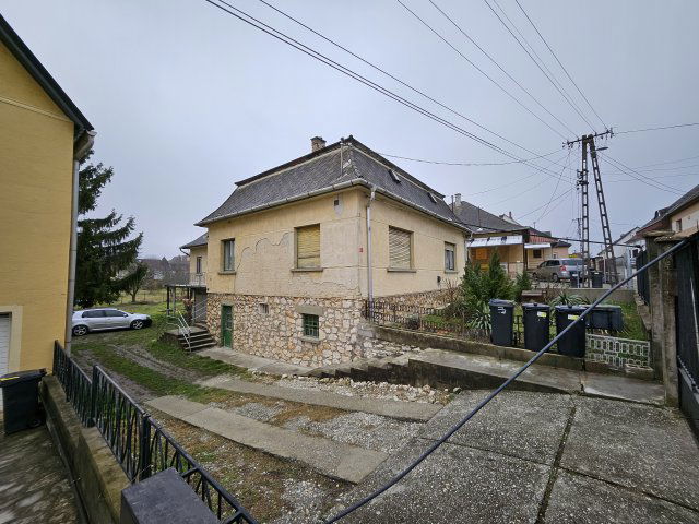 Eladó családi ház, Móron, Pince utcában 59 M Ft, 5 szobás