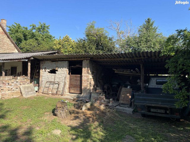 Eladó családi ház, Telekin 31.5 M Ft, 2 szobás