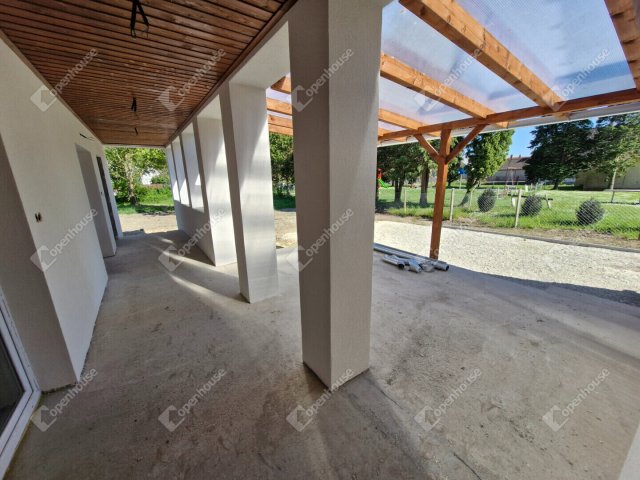 Eladó családi ház, Eszteregnyén 39.9 M Ft, 4 szobás