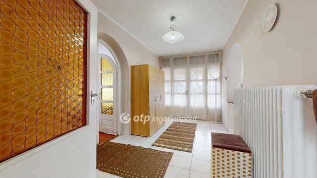 Eladó családi ház, Halmajon 47.5 M Ft, 4 szobás