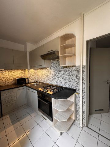 Kiadó panellakás, albérlet, Pécsett, József Attila utcában