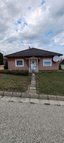 Eladó családi ház, Tabon 79.9 M Ft, 4 szobás