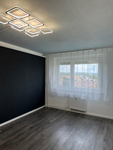 Eladó panellakás, Budapesten, III. kerületben 84.99 M Ft