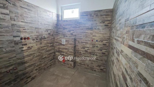 Eladó családi ház, Gyenesdiáson 135 M Ft, 4 szobás