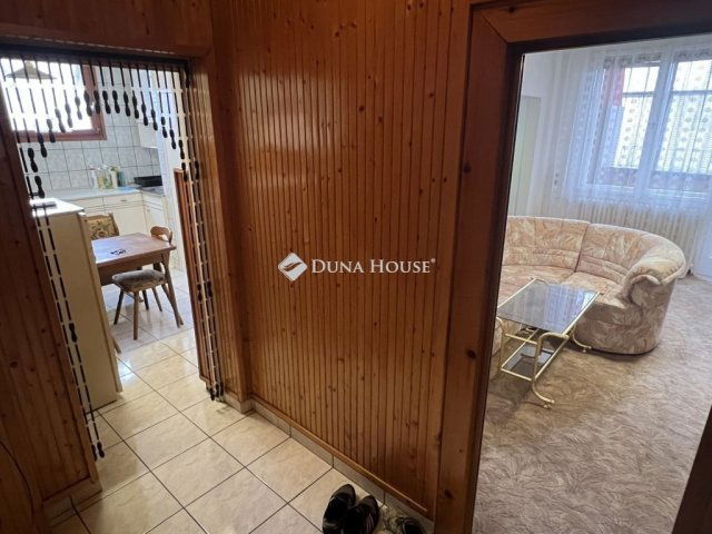 Eladó téglalakás, Dunaújvárosban 32.5 M Ft, 2 szobás