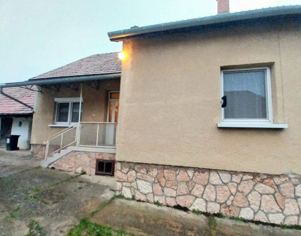 Eladó családi ház, Bokodon 55.7 M Ft, 4 szobás